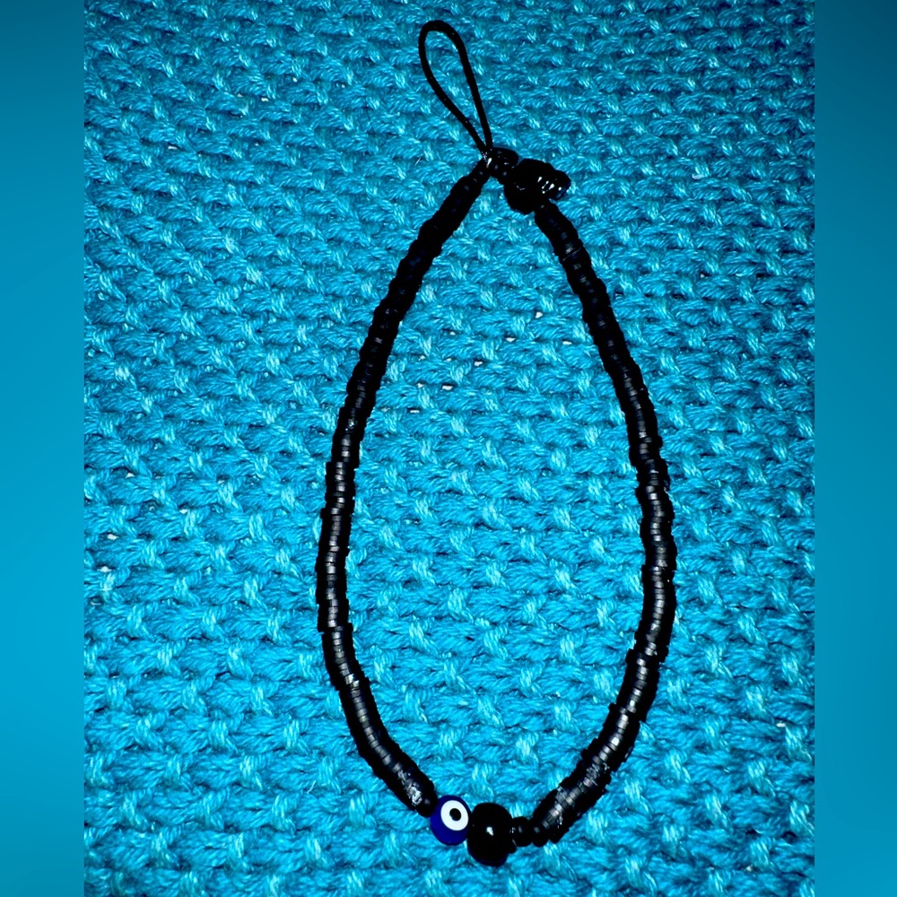 String ting phone wristlet